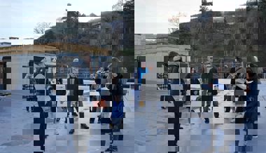 Mitarbeitende begutachteten den Baufortschritt des neuen Pflege- und Betreuungszentrums