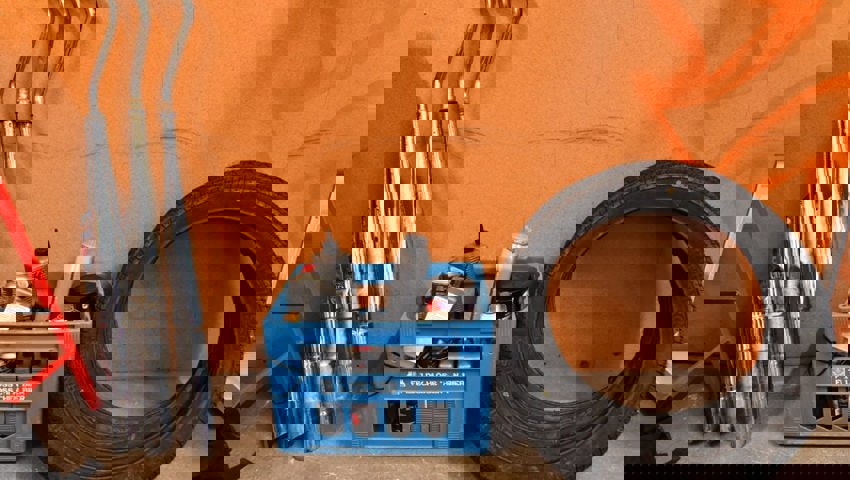  Die Täterschaft bestellte Zubehör und Ersatzteile im Wert von mehreren Tausend Franken. Symbolbild: Bruno Kissling