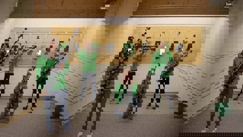  Nur in der unmittelbaren Wettkampfvorbereitung trennen sich die Wege. Marlies, Michael und Martina (von links) halten gerne noch einen Schwatz, während René sich gerne zurückzieht. 