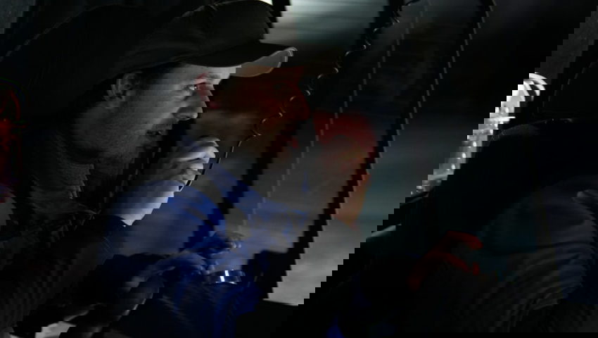  Über das Funkgerät ist Oliver Vetsch mit seinen Kollegen verbunden.