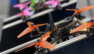 Die leichten Drohnen sind auf Geschwindigkeit und Steuerung getrimmt.