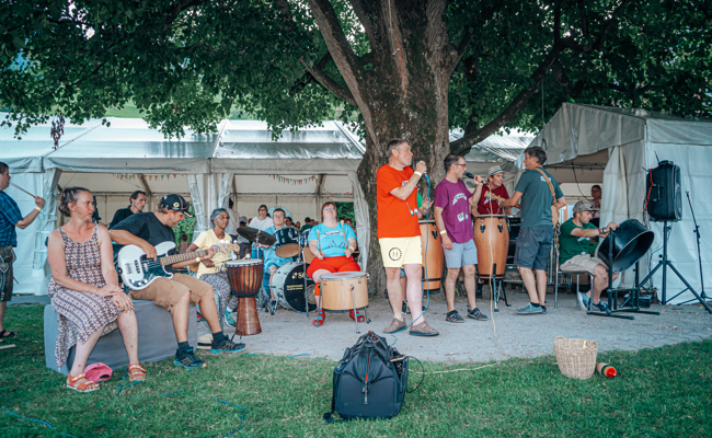 Das Lukashaus feierte Sommernachtsfest und weihte den Pavillon ein