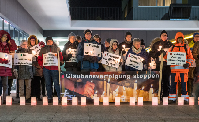 Eine halbe Stunde Stillstehen für Glaubensverfolgte