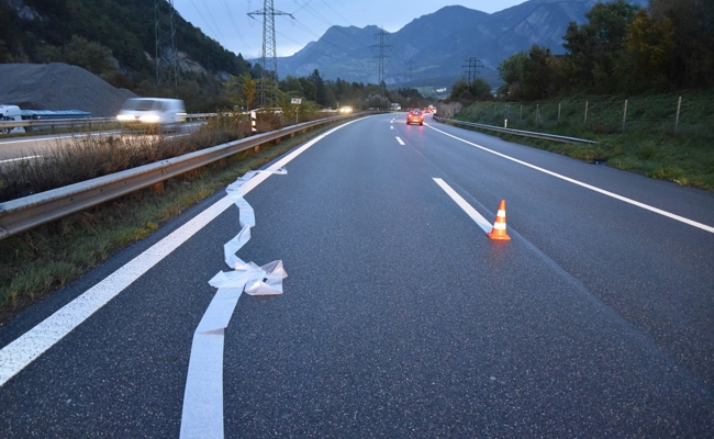 Wegen Plastikfolie: Auffahrunfall mit neun Autos