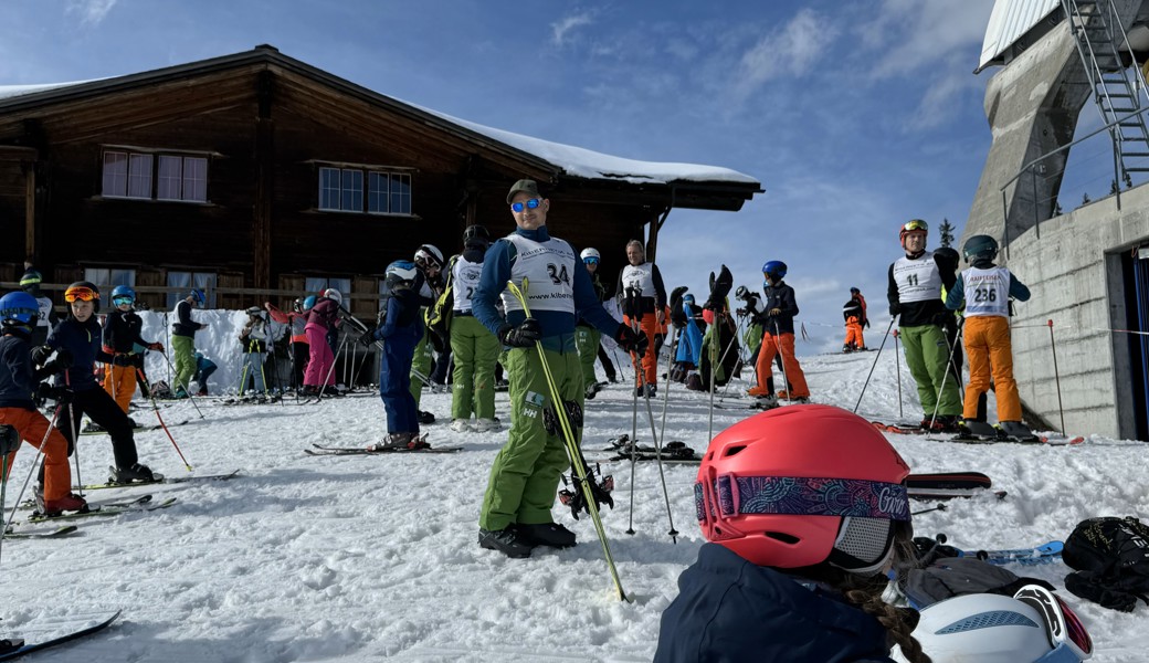 Die Ruhe vor dem Sturm: Viele Mitglieder des Ski- und Bergclubs Sevelen nahmen am Clubskirennen teil. 