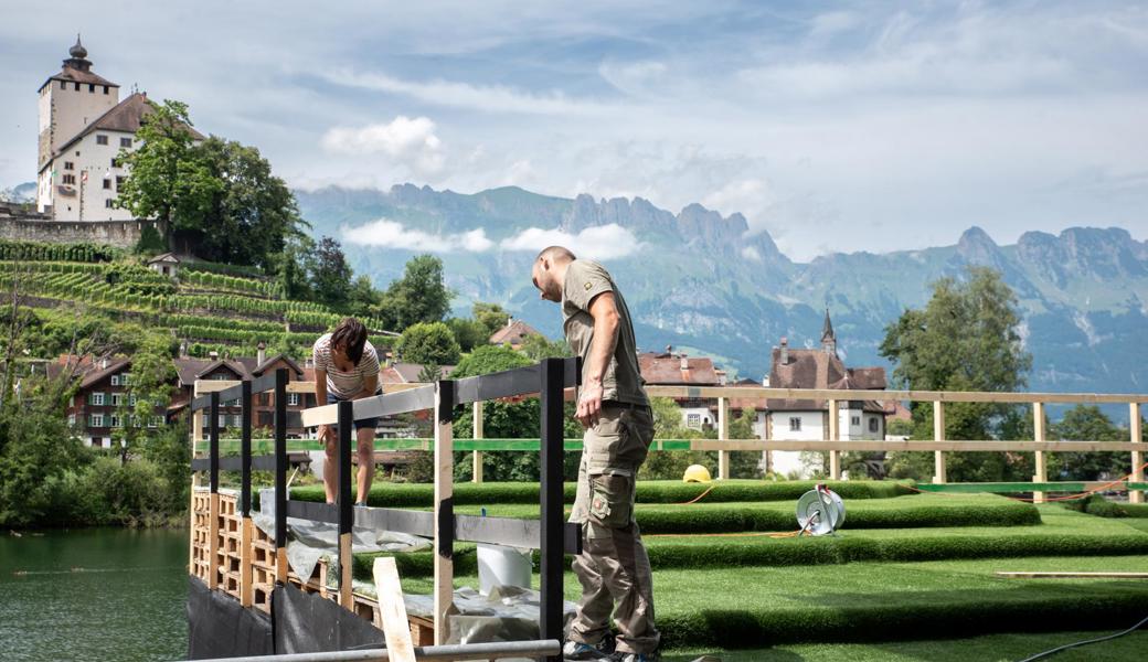 Die Arbeiten zur Ausgestaltung der Freilichtbühne haben begonnen.