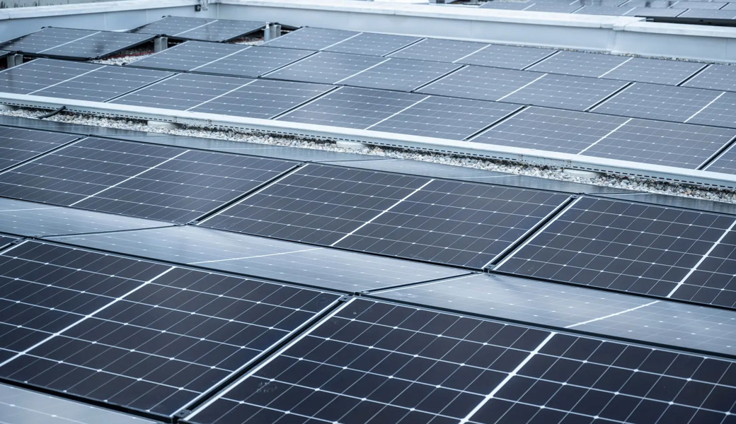 Viele Kundinnen und Kunden von Viva Solar haben Tausende von Franken für Solaranlagen bezahlt, die nie installiert wurden. Aber auch die Mitarbeitenden der Firma hatten kein Glück.