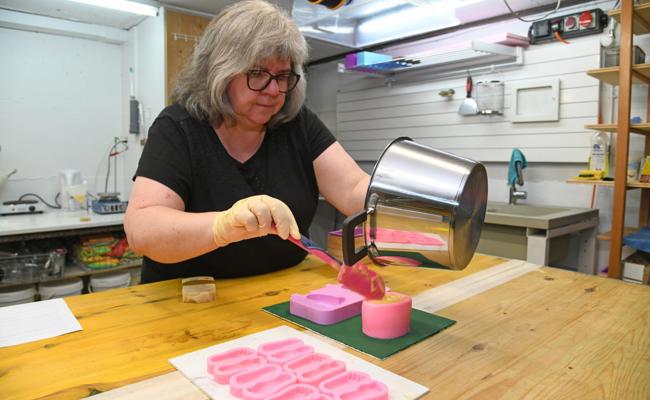 Vom Chemielabor zur Seifenküche: Sandra Engler produziert Naturseifen ohne Zusatzstoffe