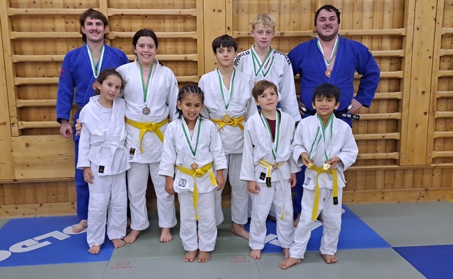 Kämpferische Stammgäste auf dem Siegerpodest