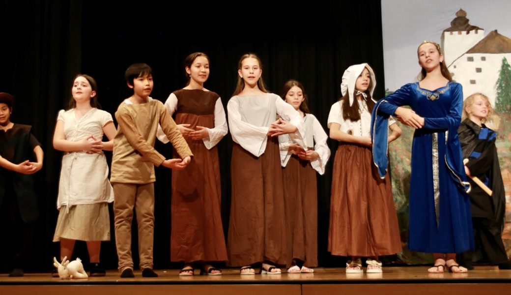  Die Knaben und Mädchen der 5. Klasse Kappeli in Buchs begeisterten mit ihrer Kindermusical-Vorführung. Bilder: Gilles Schmid