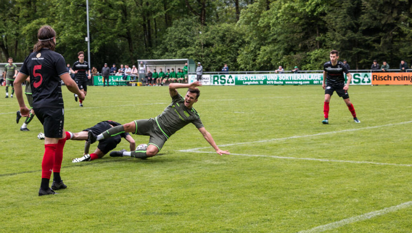  Klares Foul an Quintans im Strafraum. Den fälligen Elfmeter hält der Torhüter dann aber.