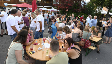 Grabs feiert den Sommer: Die Dorfstrasse macht sich gut als Piazza Grande