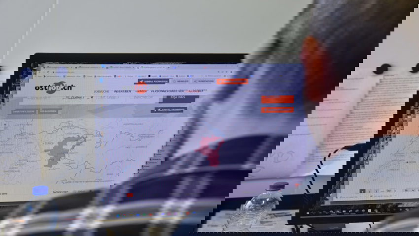  Die Zahl der offenen Stellen hat sich im Vormonats- und im Vorjahresvergleich reduziert. 