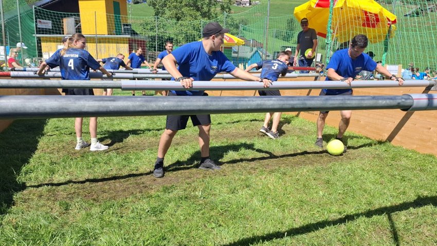 Irgendwie nach vorne kicken: In Ennetbühl ging es zur Sache.