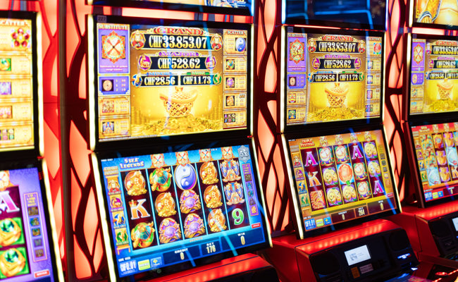 Als Slot-Attendant Scheine eingesteckt