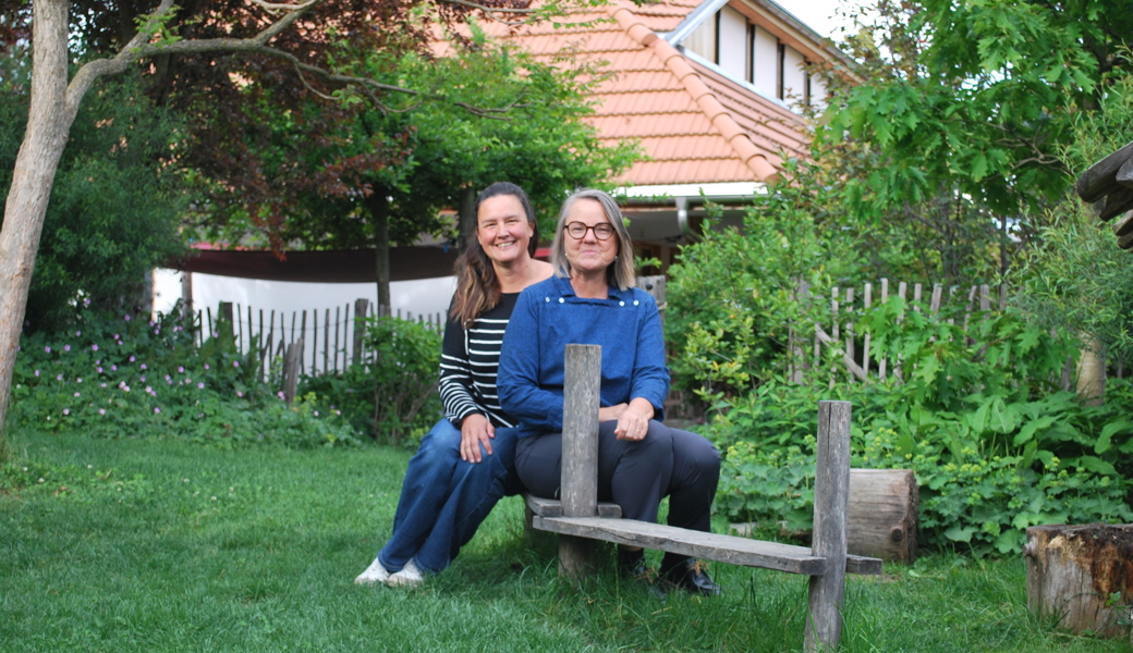 Marianne Schmid (links, aktuelle Präsidentin) und Jeannette Berger (Präsidentin 2014 – 2023) freuen sich auf Besuch im Storchennest am Tag der offenen Tür diesen Sonntag.