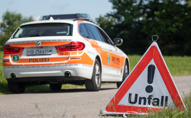 Arbeiter von Stein eingeklemmt und schwer verletzt