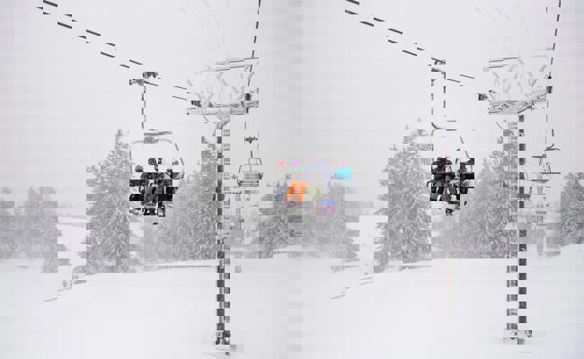 Es schneit heftig: So sind Skigebiete auf die Stürme der nächsten Tage vorbereitet