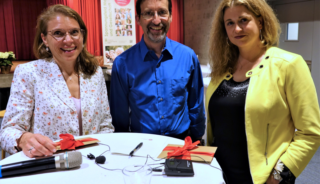  Die Podiumsteilnehmenden: Die Buchser Stadträtin Petra Näf, Moderator und Sozialethiker Thomas Wallimann-Sasaki sowie Juristin und Mediatorin Alexandra Gloor (von links). 
