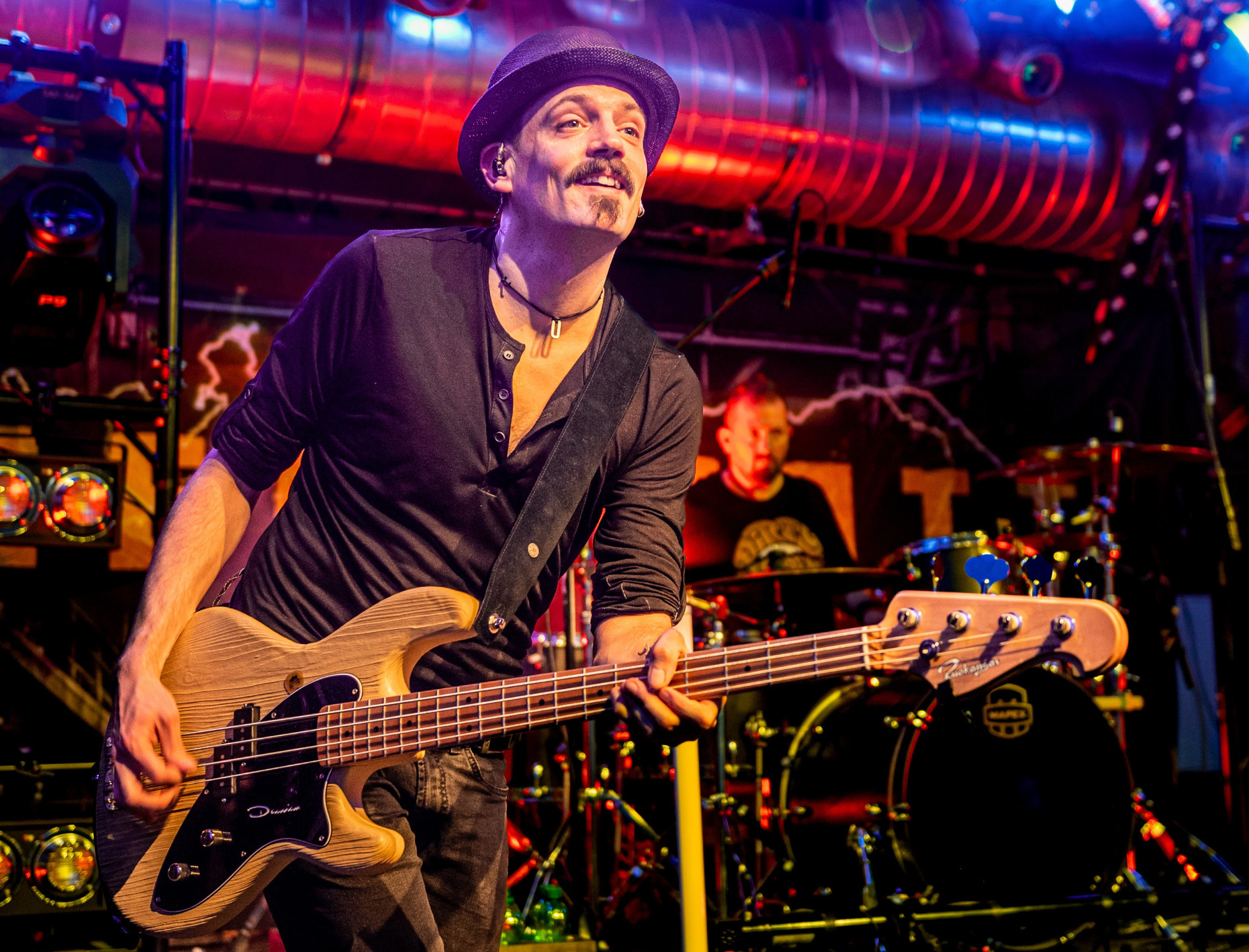 Megawatt will in Frankreich die Sprachbarriere überwinden