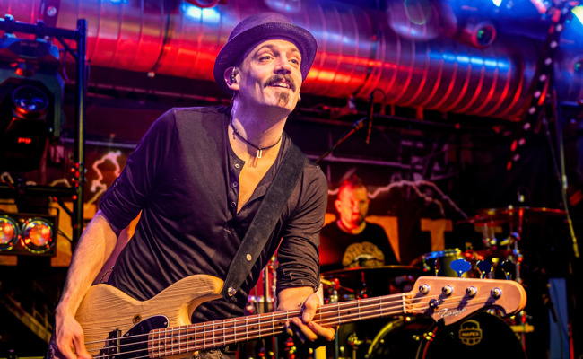 Megawatt will in Frankreich die Sprachbarriere überwinden