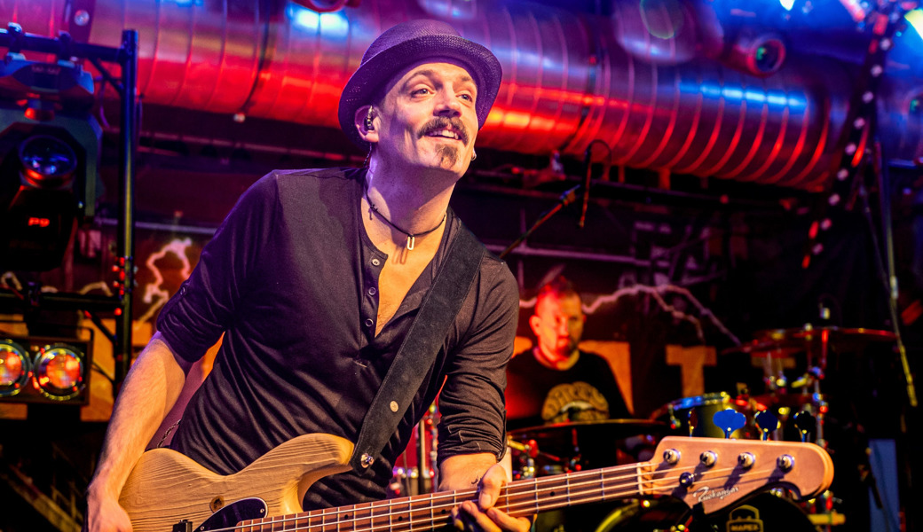 Damian Caluzi und seine vier Bandkollegen gehen in Paris an den Start – musikalisch.