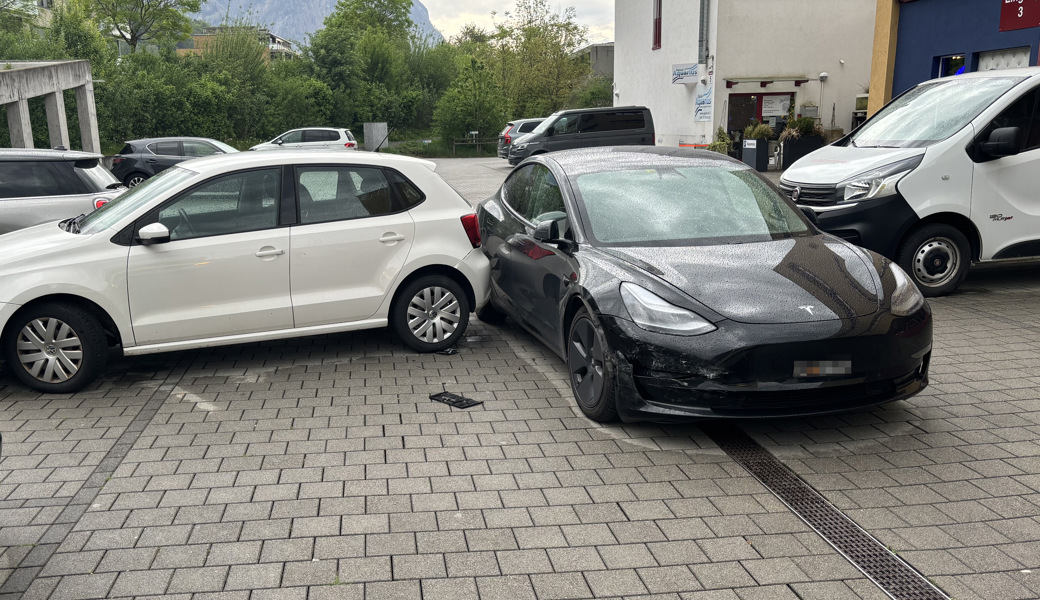 In Triesen übersah eine Frau beim Ausparkieren das Auto hinter ihr.