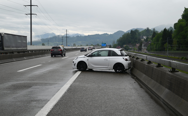 Beschwipst auf der Autobahn in die Leitplanke gefahren