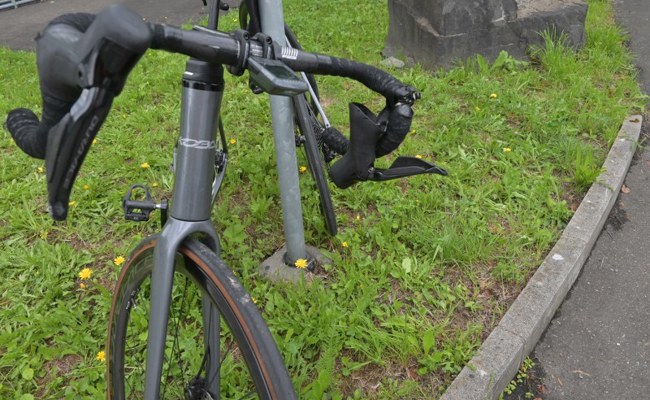 Zwei Velofahrende bei Unfall verletzt