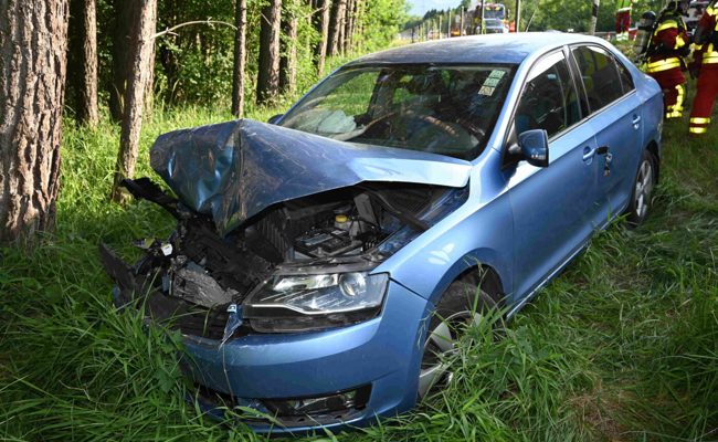 Betrunkener löst eine Kollision mit frei Fahrzeugen und einem Verletzten aus