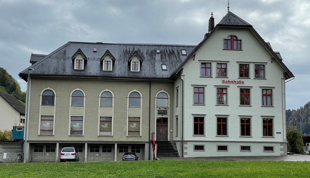 Die Bahnhalle Lichtensteig wird 2026 für 3 Millionen Franken renoviert.
