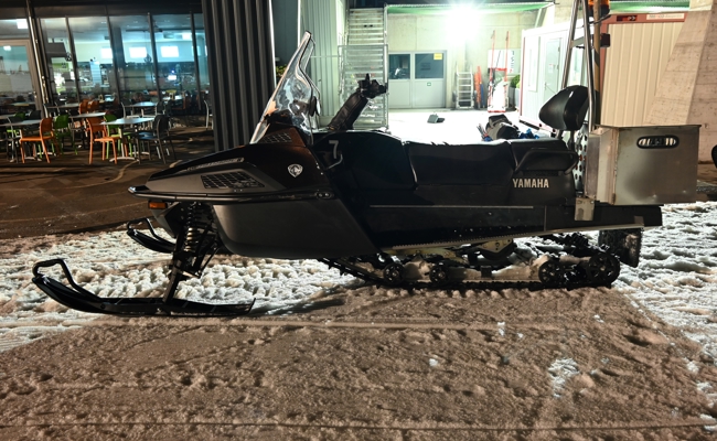 Zeugenaufruf: Kollision zwischen Motorschlitten und Skifahrer auf «Chrüzpiste»