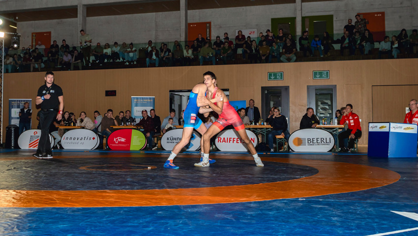 Mathys Sarrasin (rot) ist ab dieser Saison fix beim RCOG lizenziert