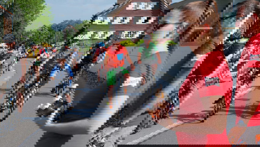  Trinken nicht vergessen! Am Streckenrand des Slow-up wird es zahlreiche Möglichkeiten geben, sich zu erfrischen und verpflegen. 