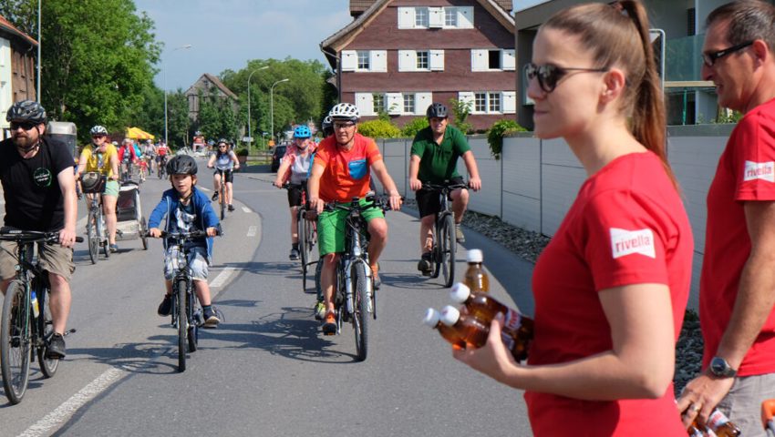  Trinken nicht vergessen! Am Streckenrand des Slow-up wird es zahlreiche Möglichkeiten geben, sich zu erfrischen und verpflegen. 