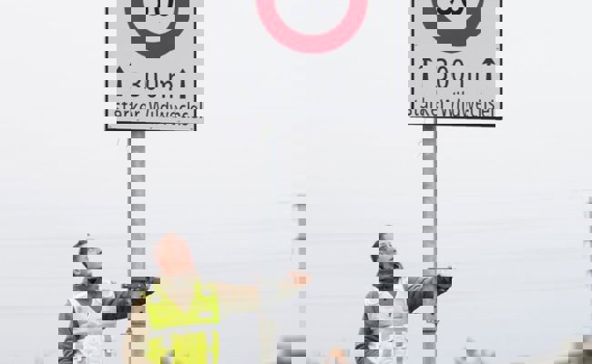 «Vorsichtig fahren oder gleich ganz bremsen» : Wildhüter Sepp Koller warnt vor Wildwechsel