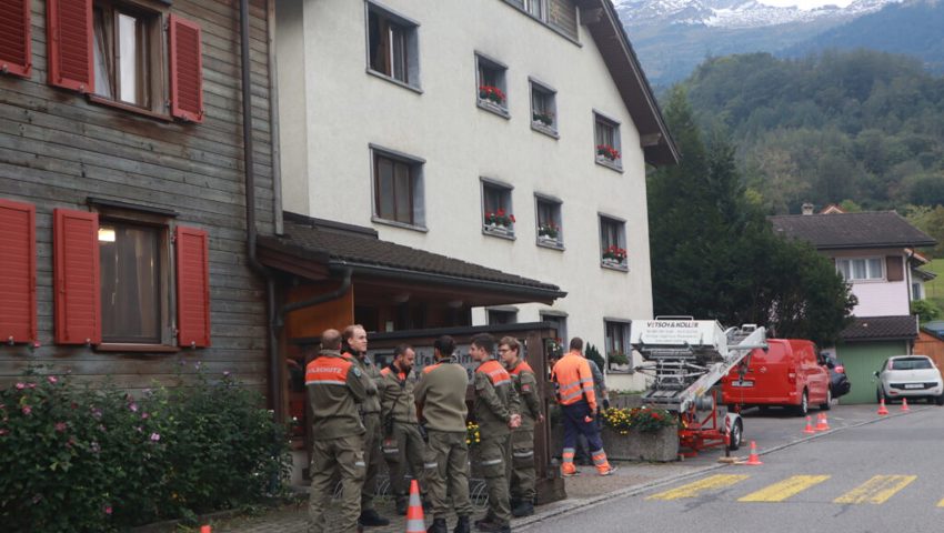  Bereits am frühen Morgen versammelten sich zahlreiche Helferinnen und Helfer.