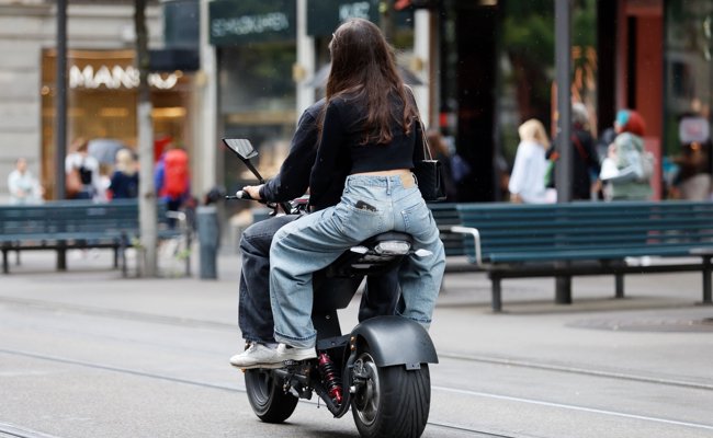 E-Roller sind oft zu schnell unterwegs, die Fahrer zu jung – ein Nationalrat will die Regeln verschärfen