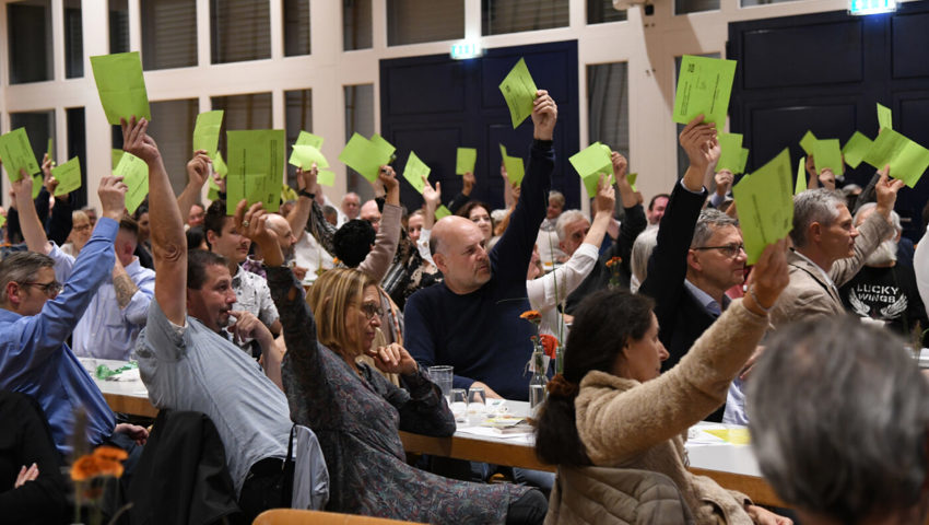  Einstimmig: Die 105 Delegierten sagten ja zur Nomination Friedlis.
