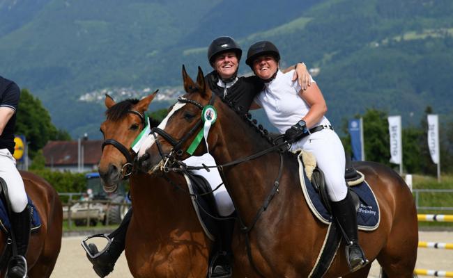 Siegreiche Werdenberger Springreiter am Heimturnier