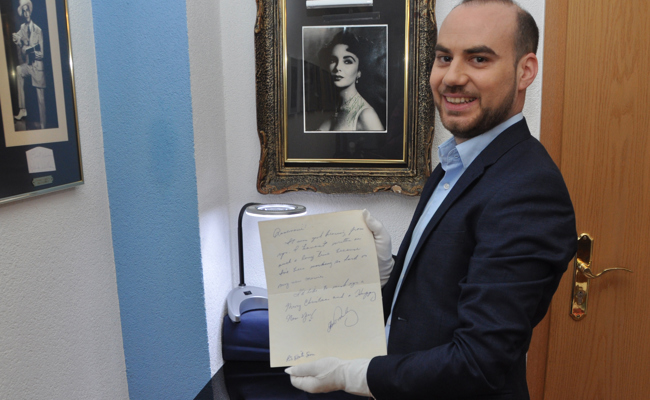 Die Unterschrift des King macht ihn nervös