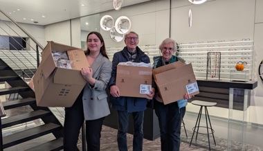 Weitergeben hat Tradition: Federer spendet über 1000 Brillen