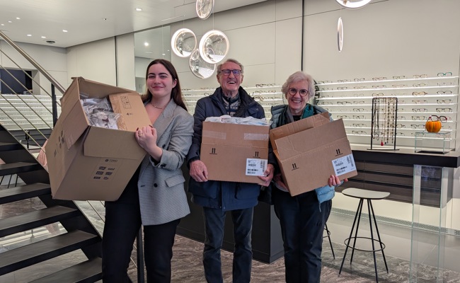 Weitergeben hat Tradition: Federer spendet über 1000 Brillen