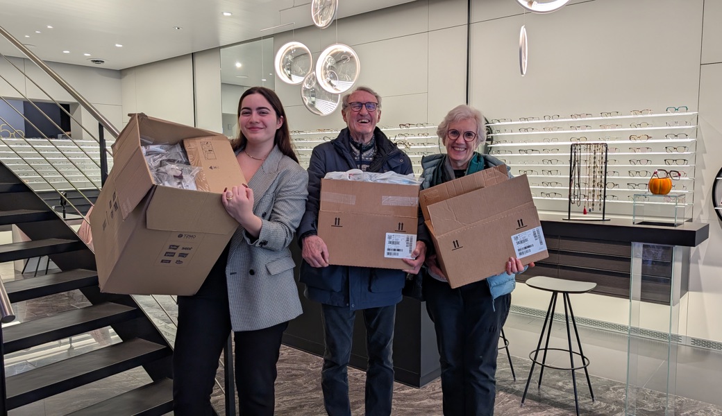 Weitergeben hat Tradition: Federer spendet über 1000 Brillen