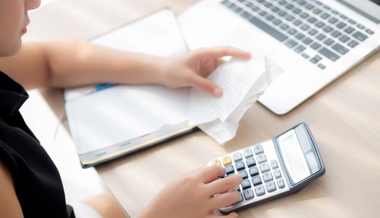 Früh verschuldet: Junge Erwachsene können nicht mit Geld umgehen