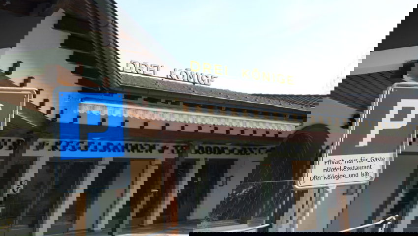  Auf dem Areal Drei Könige sollen laut Antrag des Gemeinderates ein neues Restaurant, ein neuer Gemeindesaal, ein Dorfplatz und Gebäudeflächen für eine Mantelnutzung entstehen.