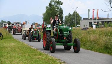 Grosses Treffen alter Landmaschinen