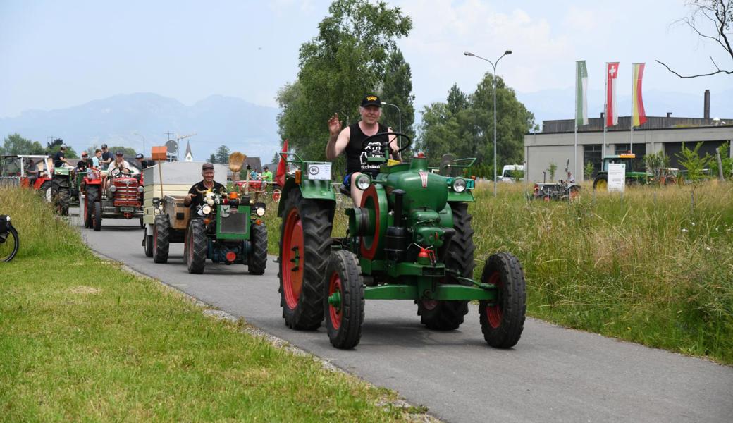 Grosses Treffen alter Landmaschinen