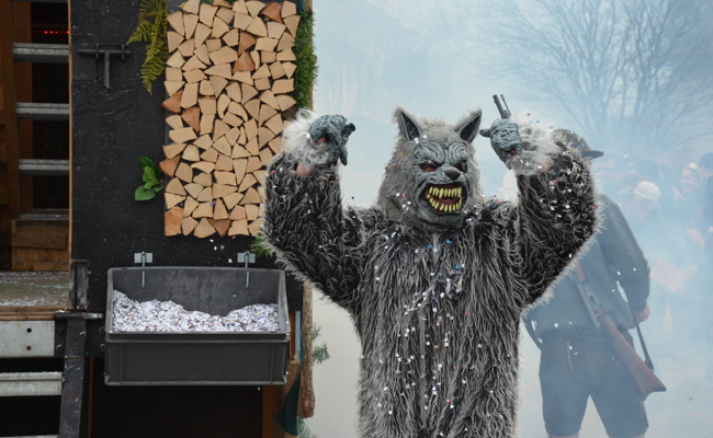 Das Wartau versank in Lärm, Rauch und Konfetti