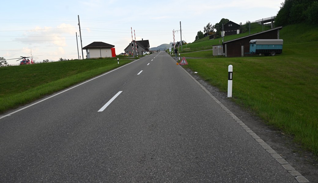 Insekt in den Helm geflogen: Motorradfahrer bei Sturz verletzt